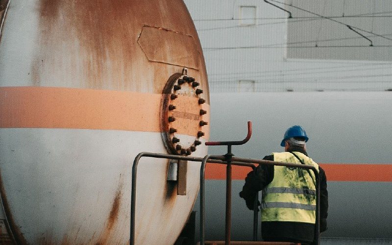В Тольятти осудили 14 человек за хищение нефтепродуктов из цистерн — Самара450
