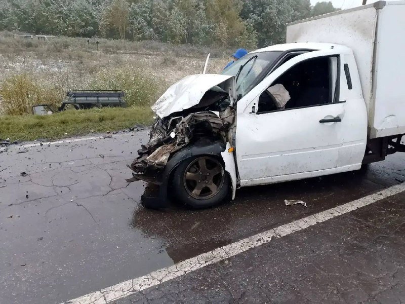 В Челно-Вершинском районе столкнулись УАЗ и «Гранта-Пикап», пострадавших увезли в больницу