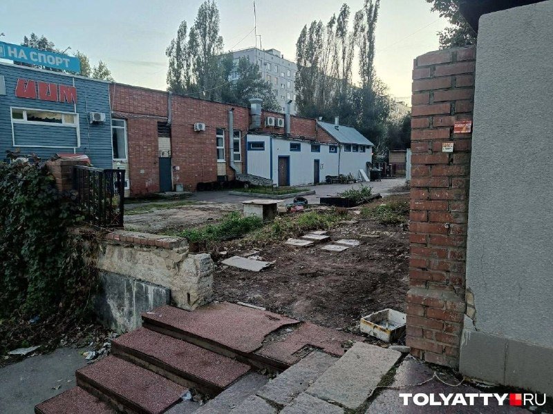 В Тольятти на улице Фрунзе снесли мини-пекарню, где пирожки раскупали к двум часам дня