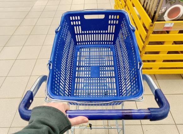 Разбил товар в магазине: кто платит и что делать покупателю